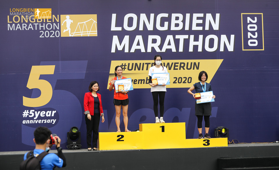 Kết quả của cự ly 10km nội dung nam là Nguyễn Đức Quang về nhất, Giáp Văn Hải và Hoàng Hải về thứ hai và ba. Còn với nội dung của nữ, Hồ Thị Thu Hà xuất sắc về đầu tiên. (Ảnh: CTV/Vietnam+)