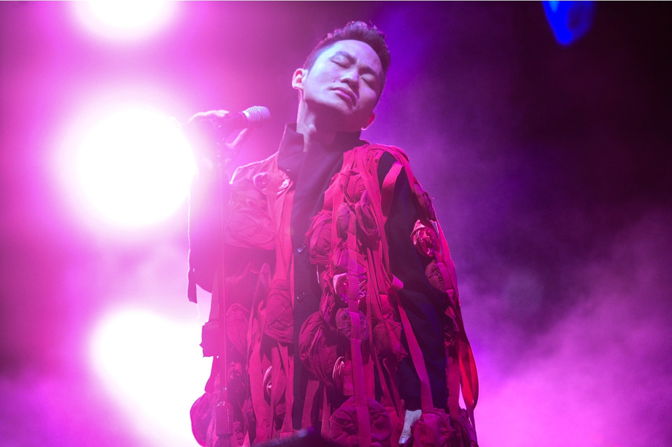 Dự án 'Rễ cây' là sự hợp tác trở lại của Tùng Dương và nữ nhạc sỹ tài năng Sa Huỳnh. Âm nhạc của 'Rễ cây' sẽ mang phong cách nhạc điện tử. (Ảnh: Giang Huy) 