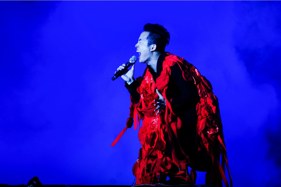 Giọng hát khỏe, vang cùng sự linh hoạt trong trình diễn, có thể nói Tùng Dương đang ở trong thời điểm sung sức nhất của sự nghiệp... (Ảnh: Giang Huy)