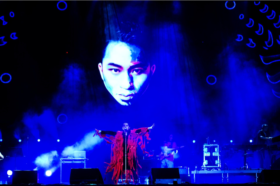 Tùng Dương dự báo, với dự án này khán giả sẽ thấy một Tùng Dương sẽ hát nhưng không thể hiện quá nhiều. Tiếng hát sẽ vì thế mà chứa đựng những nỗi niềm và thăng trầm hơn... (Ảnh: Giang Huy)