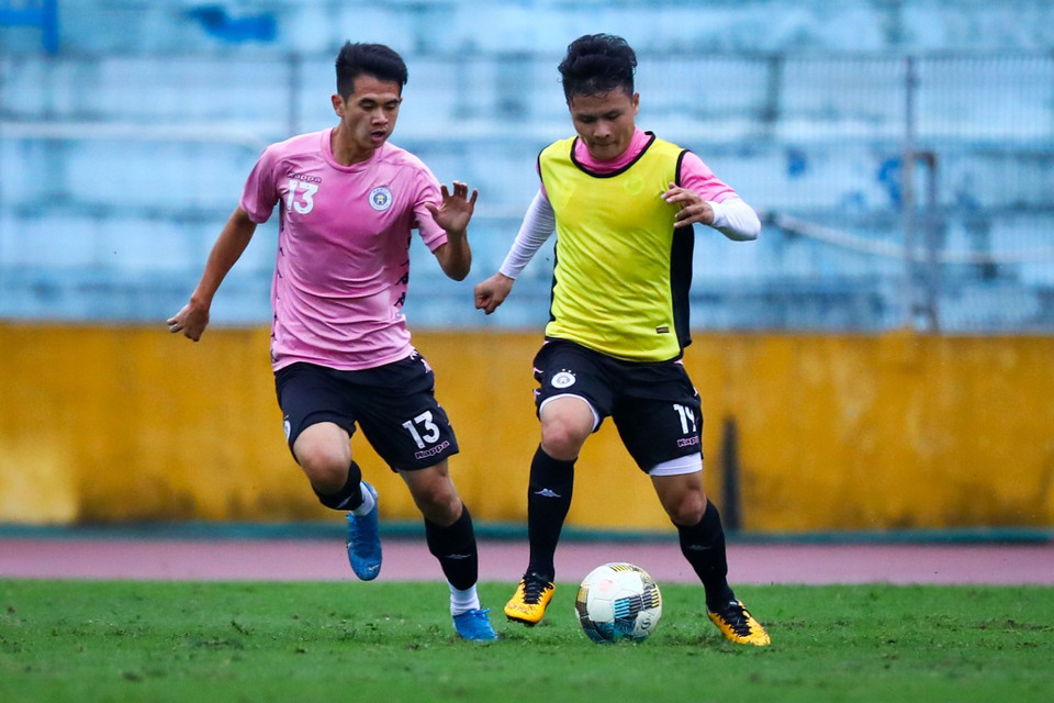 Tiền vệ Quang Hải tập luyện sung sức, hoàn thành trọn vẹn buổi tập chiều 4/3 của Hà Nội FC trên sân Hàng Đẫy. (Ảnh: Nguyên An/Vietnam+) 