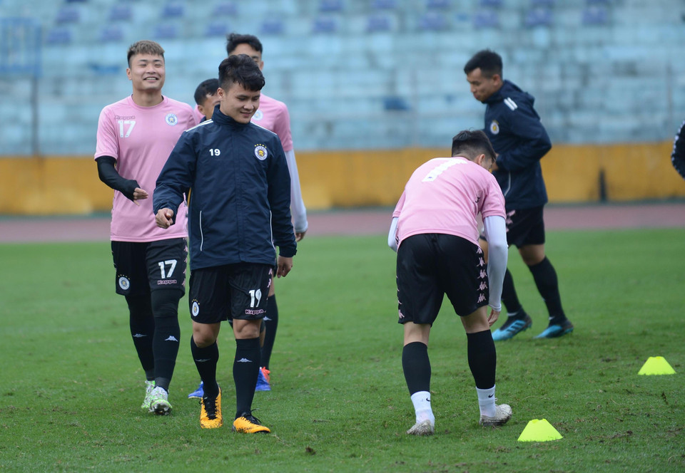 Huấn luyện viên Chu Đình Nghiêm cho biết không mạo hiểm sử dụng Quang Hải ở những vòng đầu V-League 2020. Đây là cơ hội để tiền vệ này có thêm thời gian hồi phục thể trạng. (Ảnh: Nguyên An/Vietnam+)