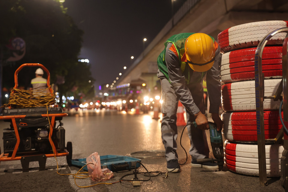 Nguyễn Trãi là tuyến đường huyết mạch phía Tây Nam Thủ đô, vào các giờ cao điểm tại đây thường xuyên xảy ra tình trạng ùn tắc giao thông do xe máy, xe ôtô đan xen nhau. (Ảnh: Hoài Nam/Vietnam+)