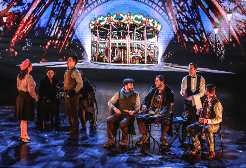 Ngoài giọng ca để thể hiện các mức biểu cảm khác nhau từ thù hận, hân hoan cho đến hạnh phúc hay tột cùng đau khổ, hình ảnh cũng là một yếu tố rất quan trọng. (Ảnh: Tuấn Đào)