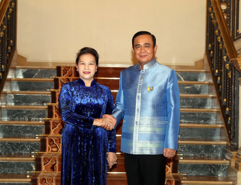 Hai nhà lãnh đạo bắt tay sau phiên thảo luận. (Ảnh: Trọng Đức/TTXVN)