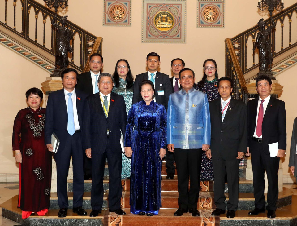 Phái đoàn hai nước chụp ảnh lưu niệm. (Ảnh: Trọng Đức/TTXVN)