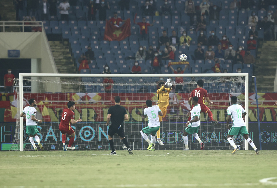 Tuy nhiên, trận đấu không chỉ có những pha bóng va chạm đơn thuần. (Ảnh: PV/Vietnam+)