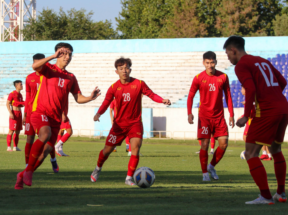 Hôm nay (2/6), U23 Việt Nam sẽ đá trận đấu đầu tiên tại Vòng chung kết U23 châu Á 2022, gặp U23 Thái Lan vào lúc 22 giờ. Trước đó, toàn đội đã tập luyện buổi cuối cùng trước ngày mở màn vào tối qua. (Ảnh: VFF)