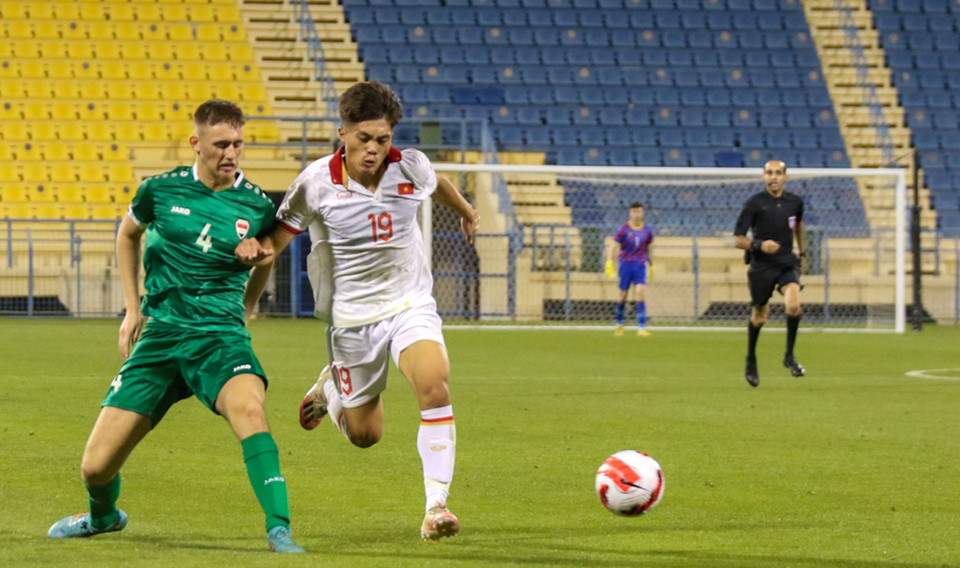 Những nỗ lực không đủ giúp U23 Việt Nam có ít nhất 1 bàn thắng. Thậm chí, đến cuối trận, U23 Việt Nam còn nhận thêm một chiếc thẻ đỏ khi tiền vệ Minh Khoa bị thẻ vàng thứ hai. (Ảnh: VFF)