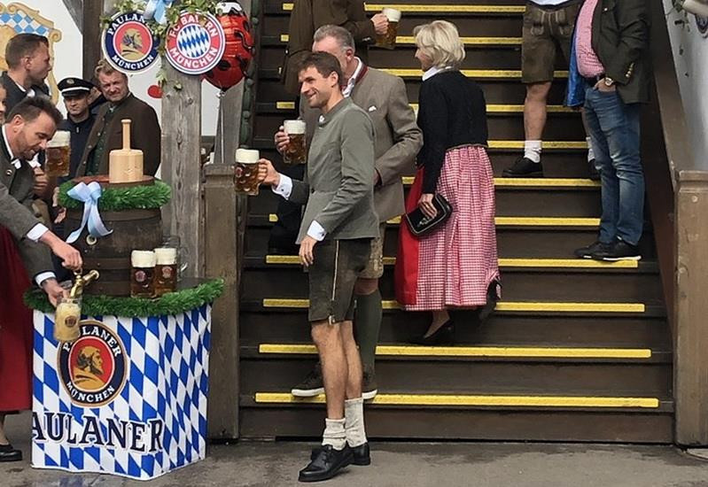 Rất có thể đây là lần cuối cùng Thomas Muller có mặt tại hội bia với tư cách là thành viên của FC Bayern. Ảnh: Nguồn Fcb.de