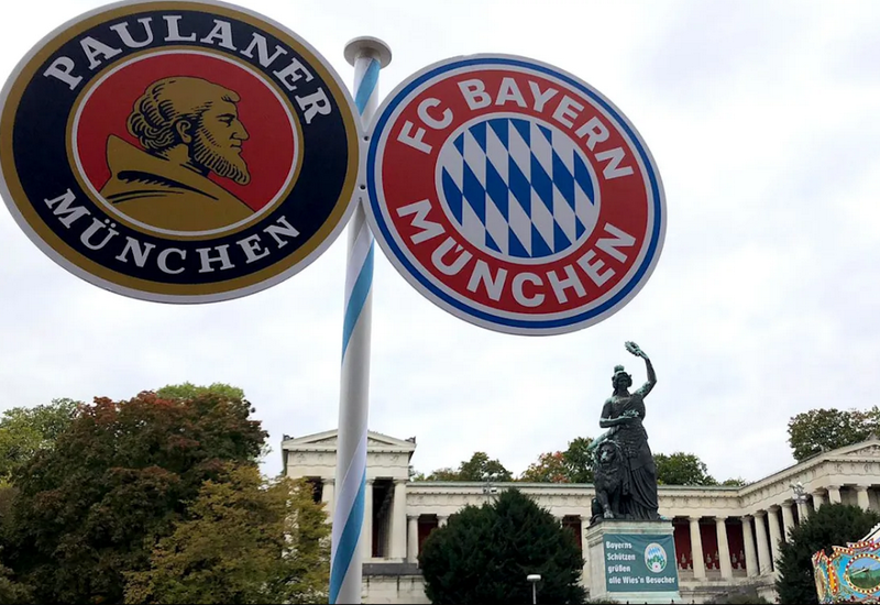 Lều bia của Bayern Munich tại Oktoberfest mang nhãn hiệu bia Paulaner-hãng bia tài trợ của CLB nhiều năm qua