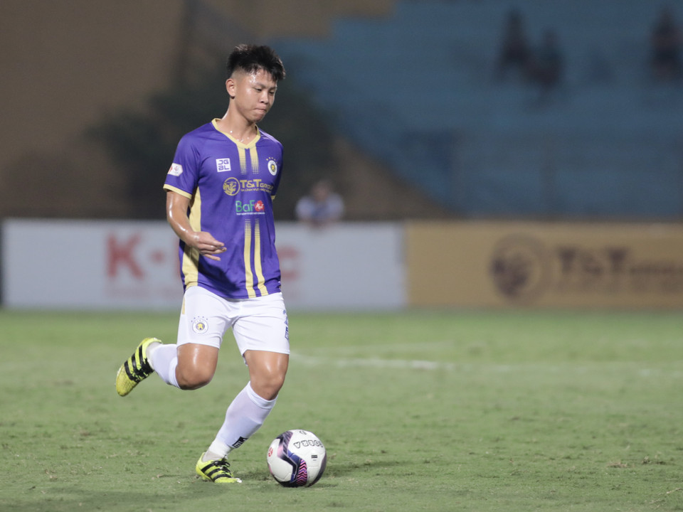 Những phút cuối, Hà Nội FC có thế trận dễ dàng nên không ngần ngại tạo cơ hội cho hàng loạt cầu thủ trẻ như Tiến Long, Văn Tùng. (Ảnh: PV/Vietnam+)