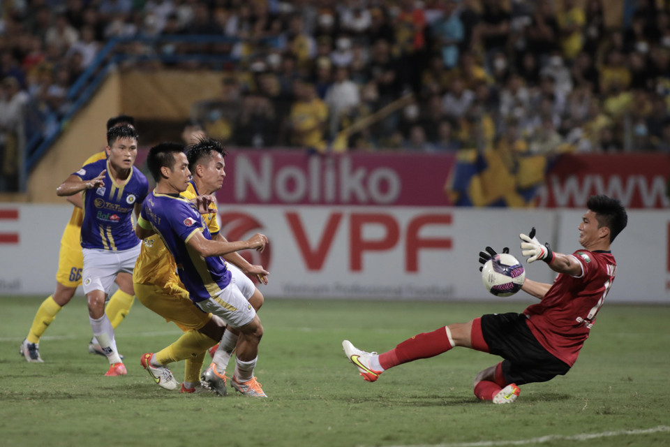 Sau tình huống này, thế trận hoàn toàn thuộc về đội chủ nhà với rất nhiều cơ hội hãm thành nguy hiểm. (Ảnh: PV/Vietnam+)