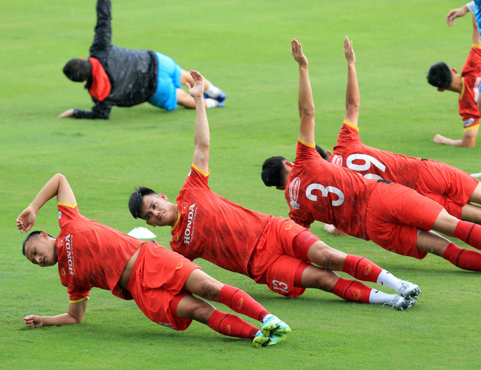 Sau quãng nghỉ ngắn kể từ sau trận đấu với Australia ngày 7/9, đội tuyển Việt Nam trở lại tập luyện ở Trung tâm đào tạo bóng đá trẻ Việt Nam. (Ảnh: VFF)