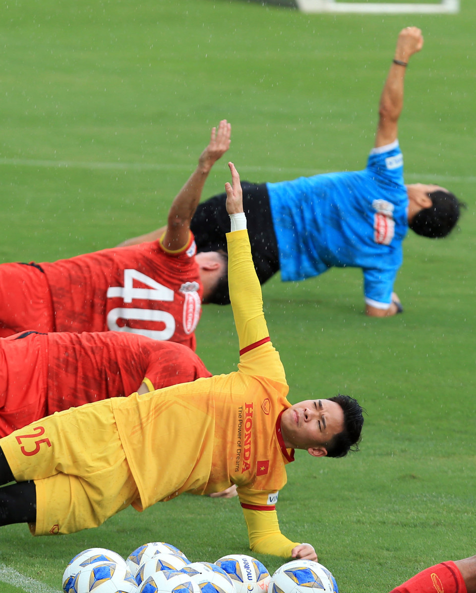 Đáng chú ý, thủ thành Nguyên Mạnh lên tuyển sau 3 năm vắng bóng khi Đặng Văn Lâm vừa mới gặp chấn thương vai. (Ảnh: VFF)