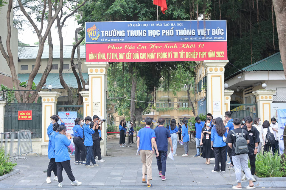 Chiều ngày 6/7/2022, hơn 98.000 thí sinh Thủ đô đã tới các điểm thi tốt nghiệp THPT để làm thủ tục dự thi. (Ảnh: Hoài Nam/Vietnam+) 