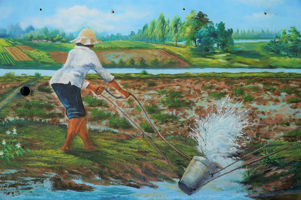 Những bích hoạ không chỉ đẹp mà còn có nội dung gần gũi, thân thuộc với người dân. (Ảnh: Minh Hiếu/Vietnam+)