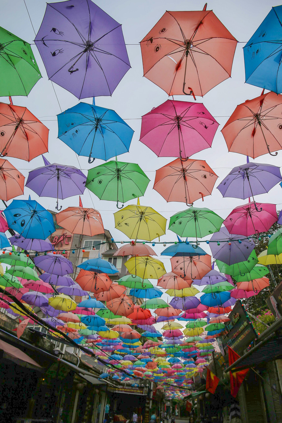  Bức bích họa lớn thu hút rất nhiều người chụp ảnh. (Ảnh: Vietnam+)