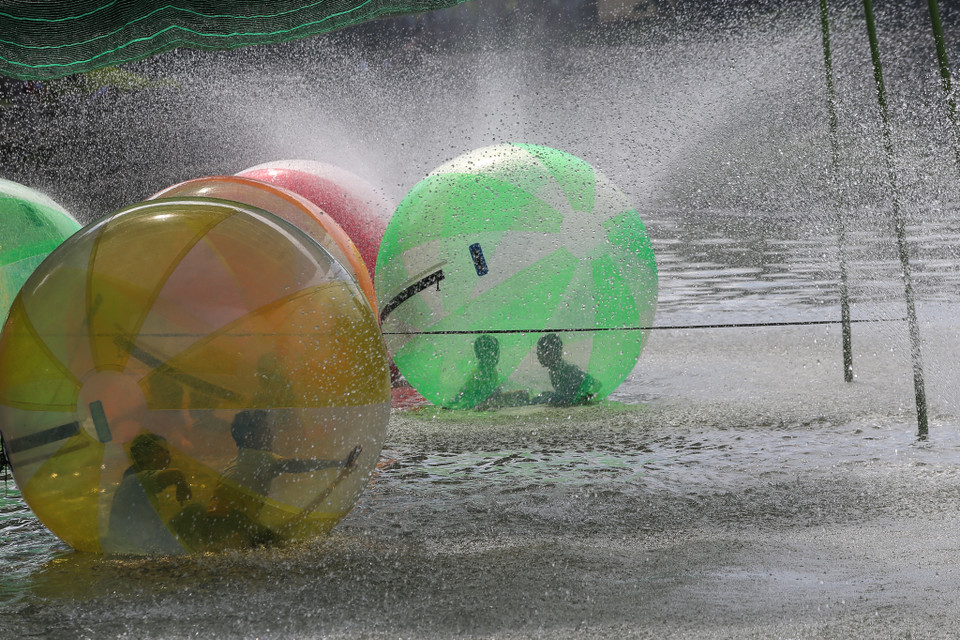 Công viên Thủ Lệ luôn là điểm vui chơi thu hút rất nhiều người dân đến tham quan trong các nghỉ lễ lớn trong năm như 30/4, 2/9... (Ảnh: Vietnam+)