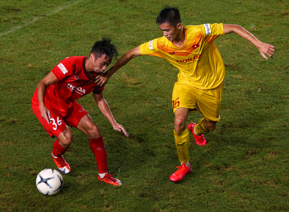 Giống nhóm đầu tiên, các cầu thủ ở trận hai thi đấu quyết tâm, khát khao ghi điểm với huấn luyện viên Park Hang-seo. (Ảnh: Phúc Tá/Vietnam+)