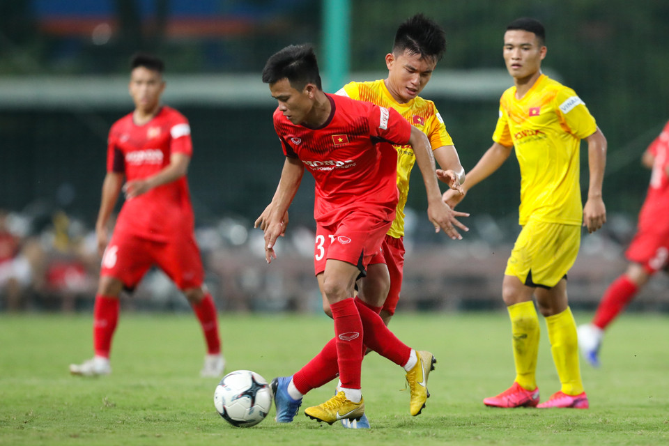 Trận đấu thứ nhất diễn ra sớm vào cuối giờ chiều với thời tiết thuận lợi, có tỷ số 2-2. (Ảnh: Phúc Tá/Vietnam+)