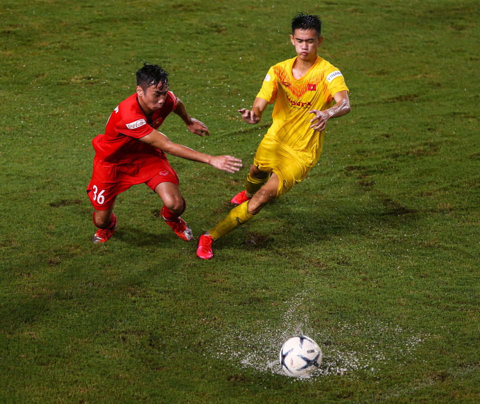 Nhóm cầu thủ ở trận này gồm nhiều gương mặt nổi bật, được đánh giá cao… (Ảnh: Phúc Tá/Vietnam+)