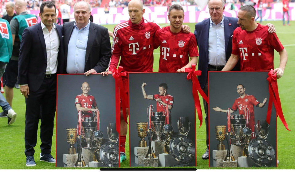 Fc Bayern tri ân Robben, Ribery và Rafina trước trận đấu