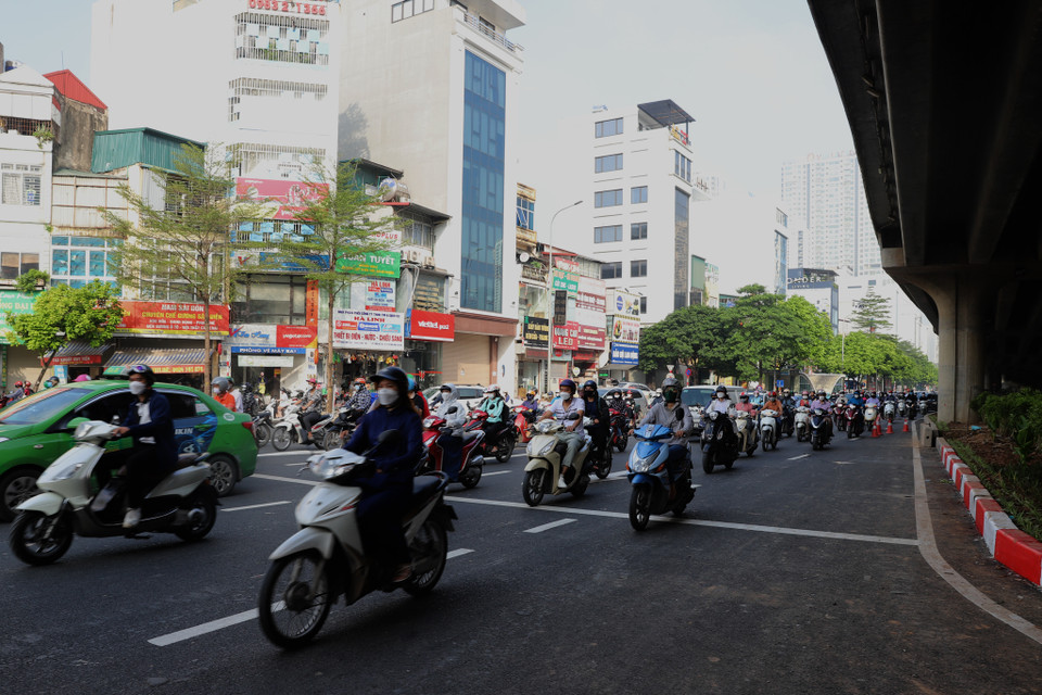 Hướng từ Khuất Duy Tiến về Nguyễn Trãi tại khu vực ngã tư Lê Văn Lương không còn diễn ra tình trạng ùn ứ. (Ảnh: Hoài Nam/Vietnam+)