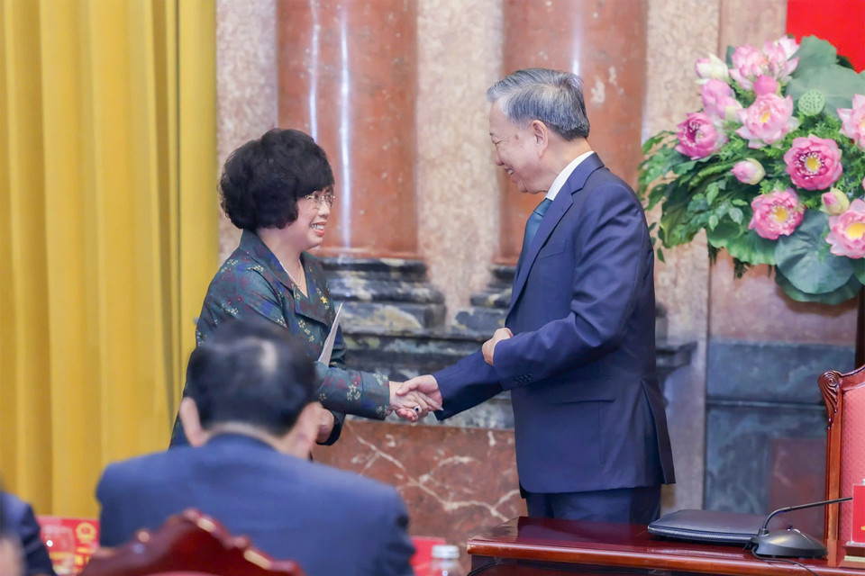 Tổng Bí Thư, Chủ tịch nước Tô Lâm gặp mặt doanh nhân tiêu biểu Thái Hương, Anh hùng Lao động, Chủ tịch Hiệp hội Nữ doanh nhân Việt Nam (VAWE).