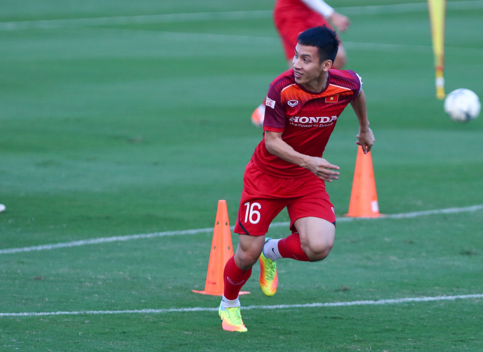 Tiền về Đỗ Hùng Dũng bứt tốc nhanh khi được ban huấn luyện yêu cầu. (Ảnh: Nguyên An)