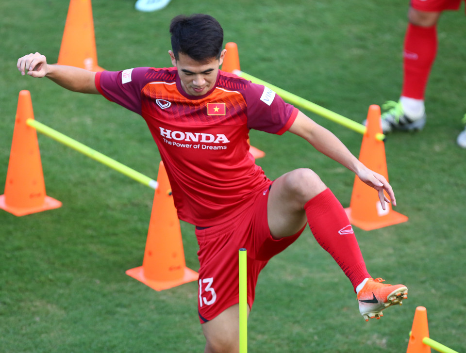 Bên cạnh Quang Hải, các cầu thủ Hà Nội FC khác trên tuyển Việt Nam cũng tập luyện chăm chỉ và không bị ảnh hưởng bởi tin đồn. (Ảnh: Nguyên An)