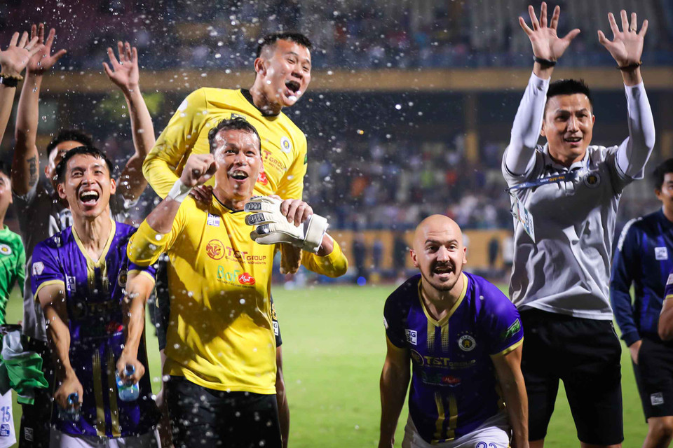 Cầu thủ Hà Nội FC giành chức vô địch V-League 2022 dù khởi đầu khó khăn với nhiều bất ổn ở cả trong và ngoài sân cỏ. (Ảnh: PV/Vietnam+)
