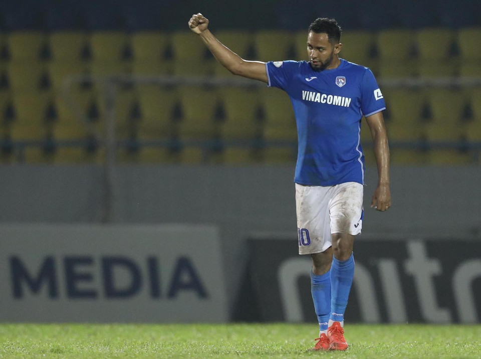 Đội chủ nhà mở tỷ số 1-0 ở phút 55 nhờ công của ngoại binh Diogo sau đường tạt bóng khó chịu từ Nghiêm Xuân Tú.(Ảnh: PV/Vietnam+)