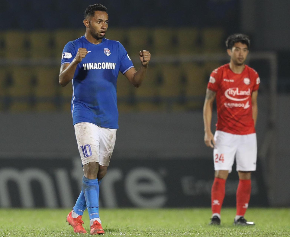 Trong khi đó, Quảng Ninh tiếp tục chơi tốt, giành chiến thắng thứ hai của mùa giải dù không được đánh giá cao ở V-League 2021 sau khi khó khăn về tài chính hồi đầu mùa giải.(Ảnh: PV/Vietnam+)