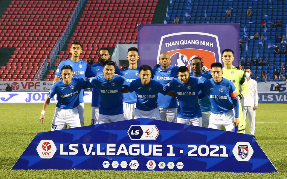 Trong khi đó, Quảng Ninh cũng đưa ra sân những cầu thủ tốt nhất. Đặc biệt, họ đón chào sự trở lại của tiền vệ đội trưởng Hải Huy sau thời gian dài chấn thương.(Ảnh: PV/Vietnam+)