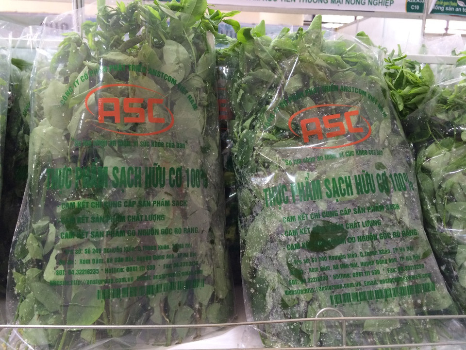 Sản phẩm rau hữu cơ được đóng gói và in đầy đủ thông tin để người tiêu dùng có thể truy xuất nguồn gốc sản phẩm. (Ảnh: Thanh Tâm/Vietnam+)