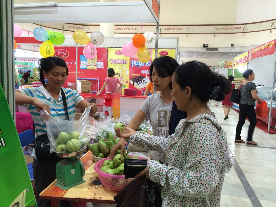 Thực phẩm an toàn thu hút người mua nhờ chất lượng đảm bảo hơn là mẫu mã bắt mắt. (Ảnh: Thanh Tâm/Vietnam+)