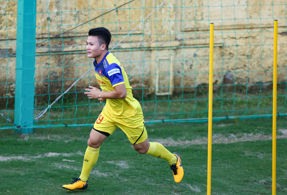Nhiều khả năng, huấn luyện viên Park sẽ cho tuyển Việt Nam chơi bóng nhỏ, đập nhả nhanh trước đối thủ UAE có thể hình vượt trội ở trận đấu ngày 14/11 tới tại vòng loại World Cup 2022. (Ảnh: Nguyên An)