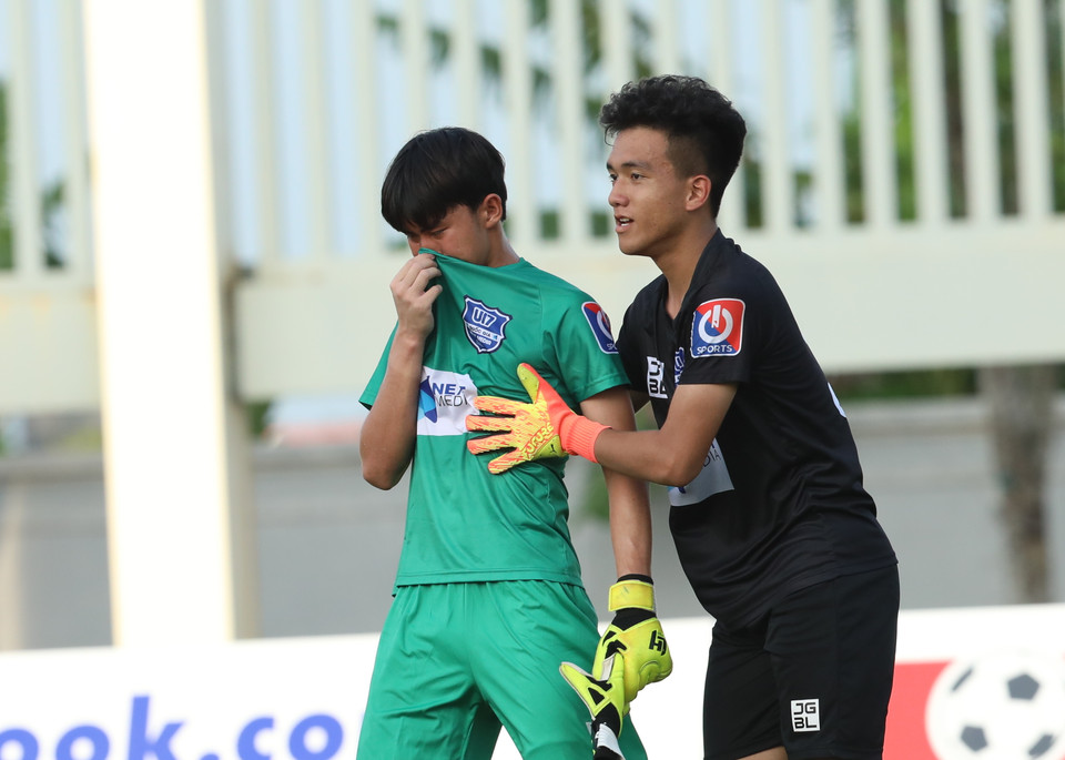 Nhưng sau cùng, chỉ U17 Nutifood tận dụng tốt hơn những đường lên bóng tấn công và sai lầm từ đối thủ. (Ảnh: Hiển Nguyễn/Vietnam+)