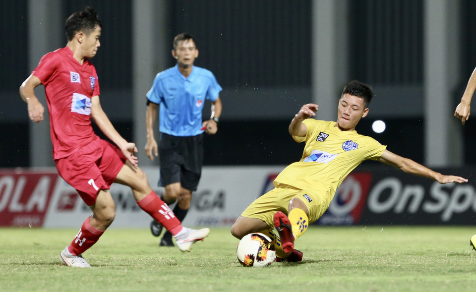 Chiều 25/9, Vòng chung kết U17 Quốc gia-Mext Media 2020 diễn ra tại Trung tâm đào tạo bóng đá trẻ PVF (Hưng Yên). Sông Lam Nghệ An đối đầu PVF trong khi Nutifood chạm trán Hoàng Anh Gia Lai. (Ảnh: Hiển Nguyễn/Vietnam+)