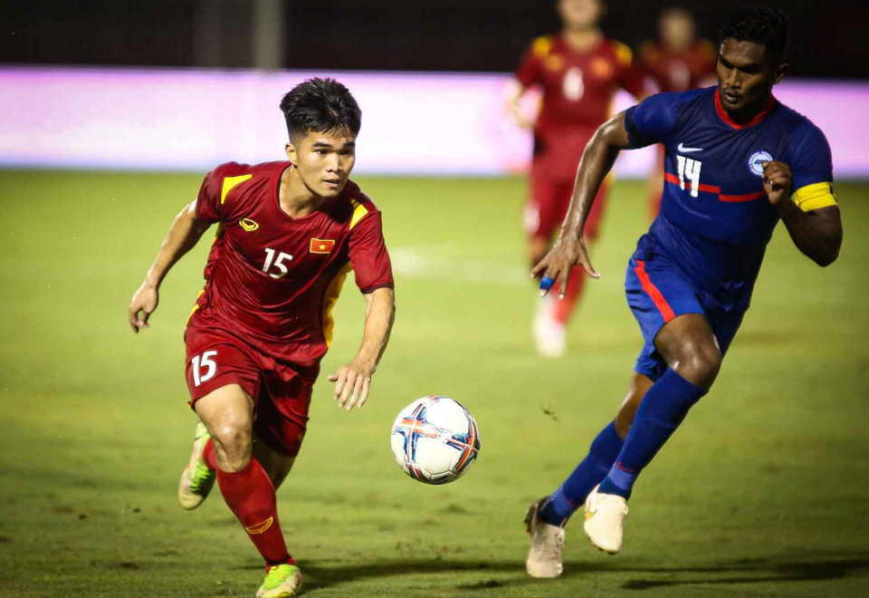 Phạm Đình Duy thi đấu nỗ lực trong lần đầu tiên khoác áo đội tuyển quốc gia. (Ảnh: PV/Vietnam+)