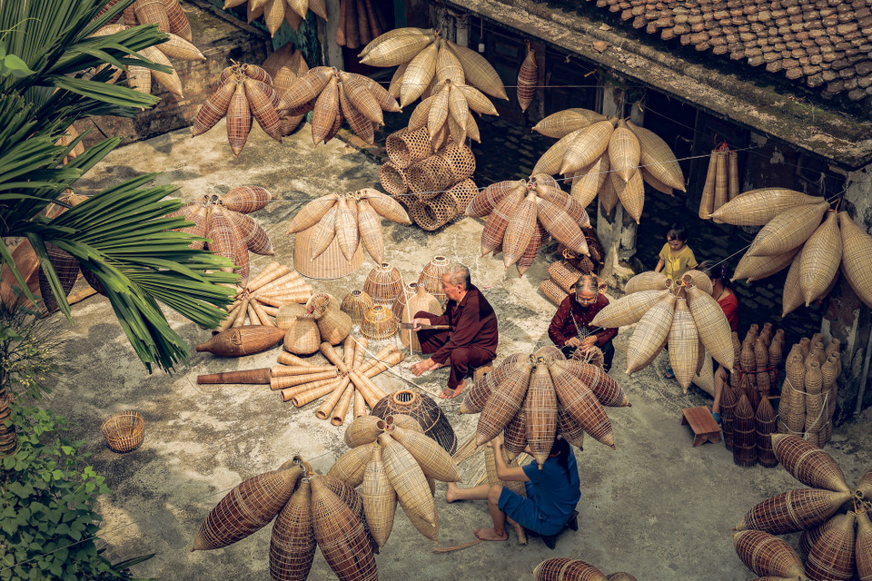 Nằm cách thành phố Hưng Yên khoảng 7km, làng Tất Viên nổi tiếng khắp vùng bởi nghề truyền thống đan đó đã ngót nghét hơn 2 thế kỷ. (Ảnh: Hoài Nam/Vietnam+)