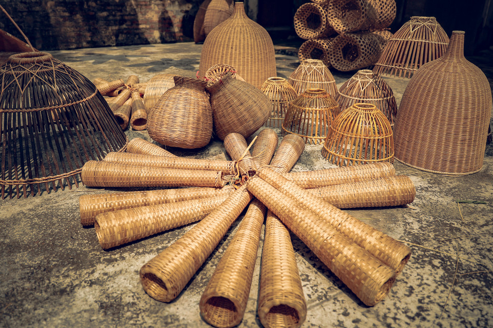 Bên cạnh sản phẩm đó mang thương hiệu làng nghề, người dân còn sản xuất thêm những ngư cụ truyền thống khác để làm đa dạng mặt hàng. (Ảnh: Hoài Nam/Vietnam+)