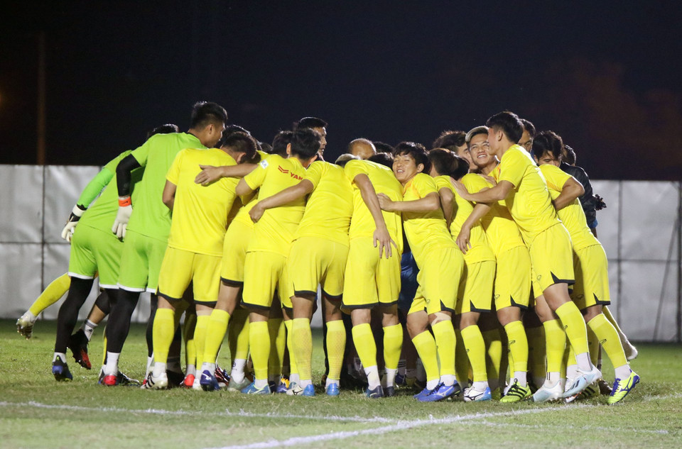 Tuyển U23 Việt Nam cho thấy sự thoải mái cùng tinh thần cao để hướng tới chiến thắng trước U23 Jordan ở buổi tập tối 12/1. (Ảnh: VFF)