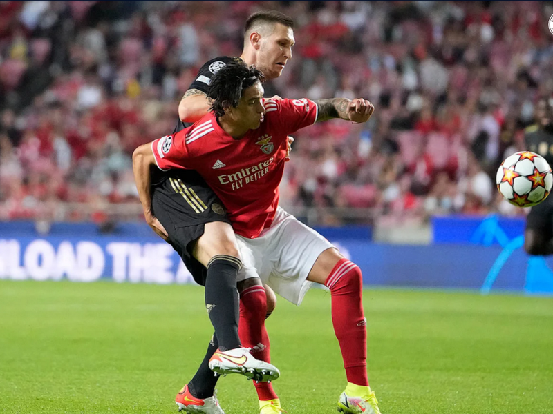 Hàng thủ vững vàng (Nguồn: Fcb.com)