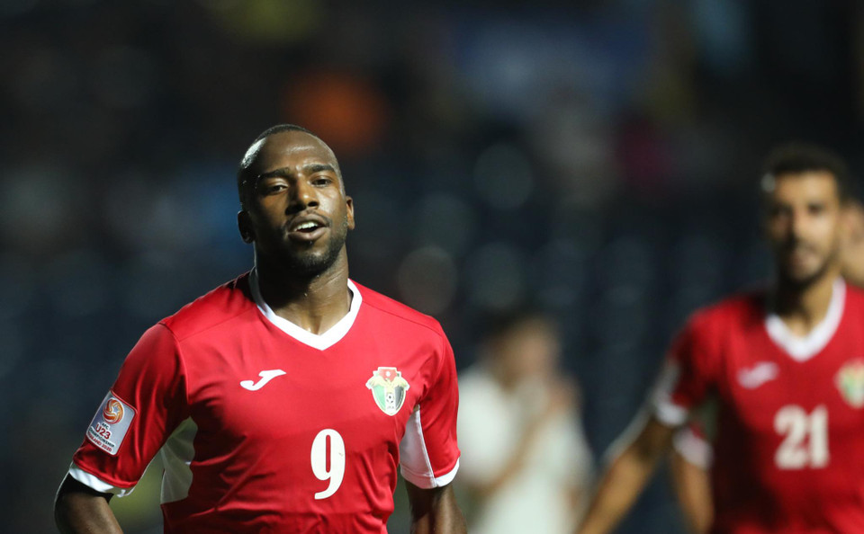 Thế nhưng, U23 Jordan mới là những người mở tỷ số trước với bàn thắng của Mohammad Bani Atieh trên chấm penalty ở những phút cuối cùng hiệp 1. (Ảnh: Nguyên An/Vietnam+)