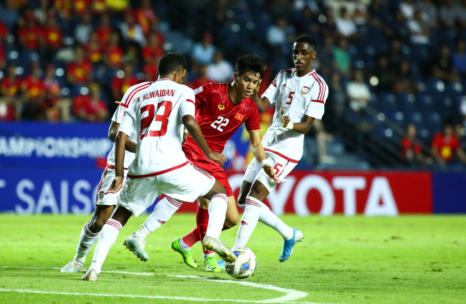 Sau tình huống này, U23 Việt Nam bắt đầu gia tăng nhịp độ tấn công nhờ sự năng nổ của cặp đôi tiền đạo Tiến Linh, Đức Chinh và tiền vệ Quang Hải. (Ảnh: Nguyên An/Vietnam+)