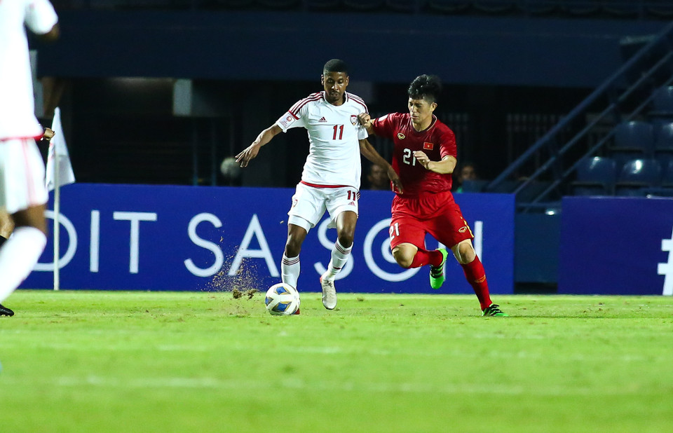 Dẫu vậy, huấn luyện viên Park Hang-seo vẫn đảm bảo thế trận phòng ngự khi tung Đình Trọng vào sân. Càng về cuối trận, U23 Việt Nam càng chơi chắc chắn để bảo toàn tỷ số hoà và 1 điểm. (Ảnh: Nguyên An/Vietnam+)