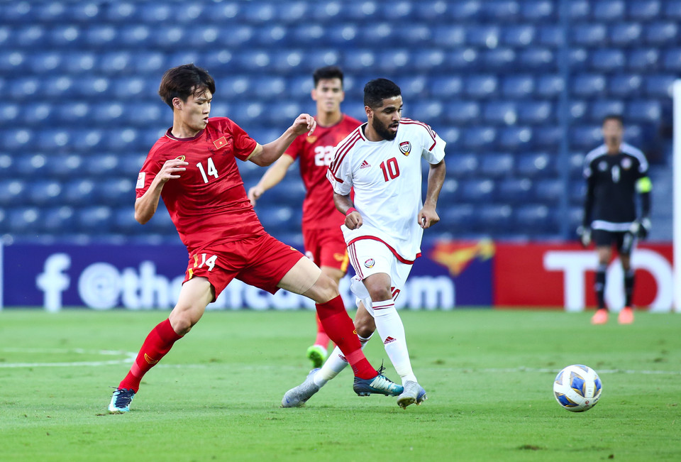 Tuy nhiên, U23 UAE là đội chủ động hơn trong hiệp 1 với tốc độ và kỹ thuật nhỉnh hơn. (Ảnh: Nguyên An/Vietnam+)