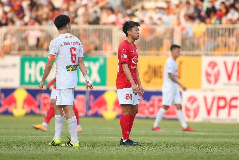 Và với kịch bản quen thuộc, khi nhận thấy đối phương lùng túng, Hoàng Anh Gia Lai đẩy cao tấn công và tung đòn kết liễu. (Ảnh: PV/Vietnam+)